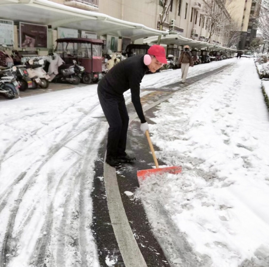 “雪”过无痕的背后丨兰庭物业服务向暖 地库清雪齐行动(图2)