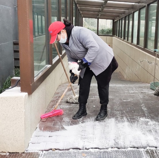 “雪”过无痕的背后丨兰庭物业服务向暖 地库清雪齐行动(图3) “雪”过无痕的背后丨兰庭物业服务向暖 地库清雪齐行动(图3)