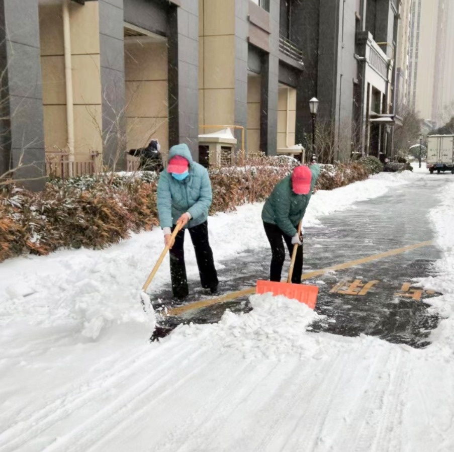 “雪”过无痕的背后丨兰庭物业服务向暖 地库清雪齐行动(图6) “雪”过无痕的背后丨兰庭物业服务向暖 地库清雪齐行动(图6)